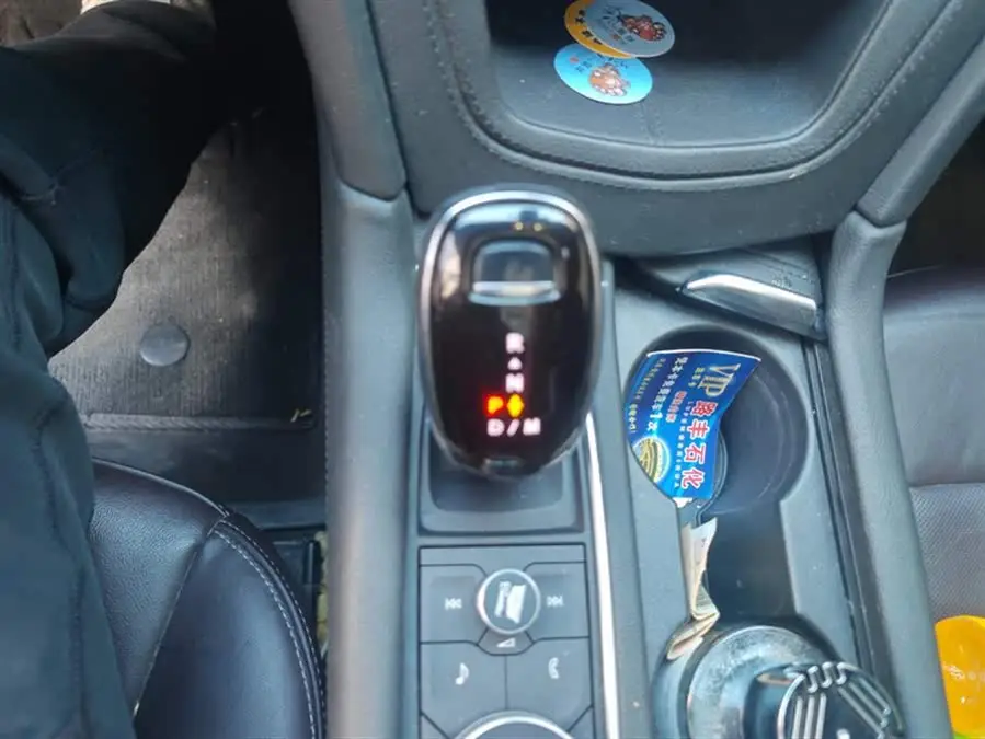 كاديلاك XT6 2022 2.0T فاخرة 6 مقاعد دفع رباعي