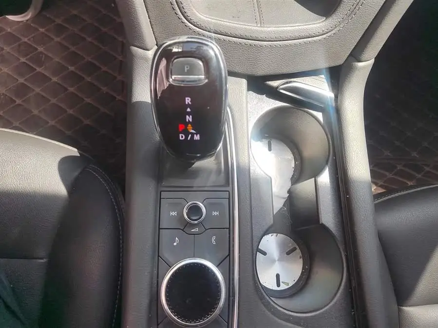 كاديلاك XT6 2022 2.0T سبعة مقاعد دفع ثنائي فاخرة