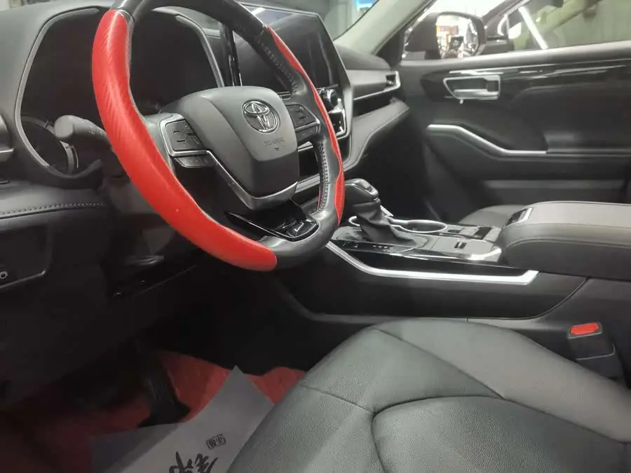 هايلاندر 2022 هايبرد 2.5L دفع رباعي بريميوم 7 مقاعد