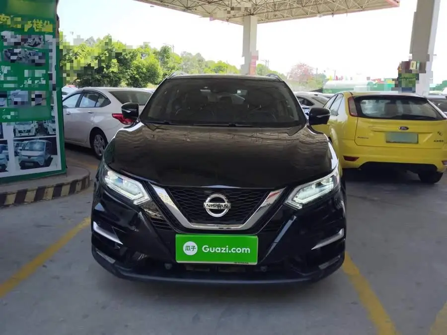 2022 نيسان قاشقاي 2.0 لتر CVT XV برميوم الفاخرة