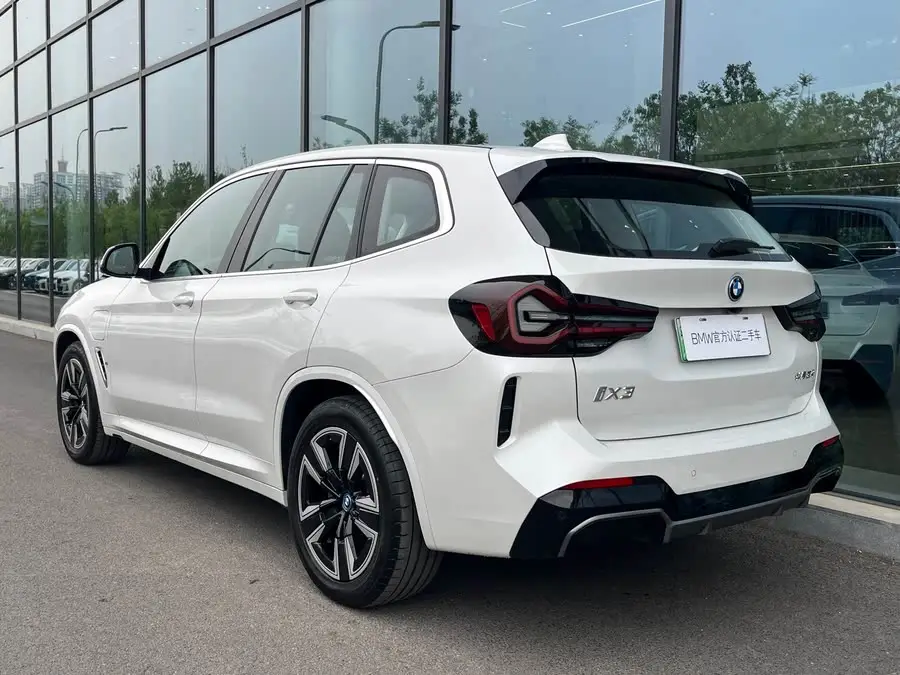 BMW iX3 2023 Leading Edition