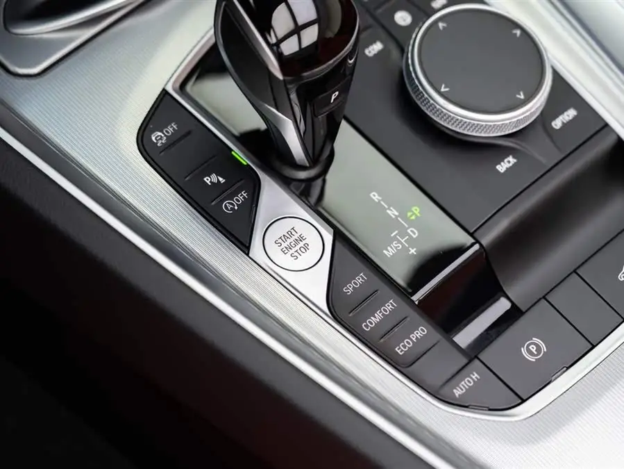 بي إم دبليو Z4 2023 sDrive 25i حزمة الرياضة الليلية M