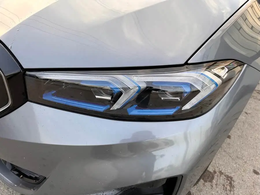 بي إم دبليو i3 2024 eDrive 40 L حزمة الرياضة الليلية