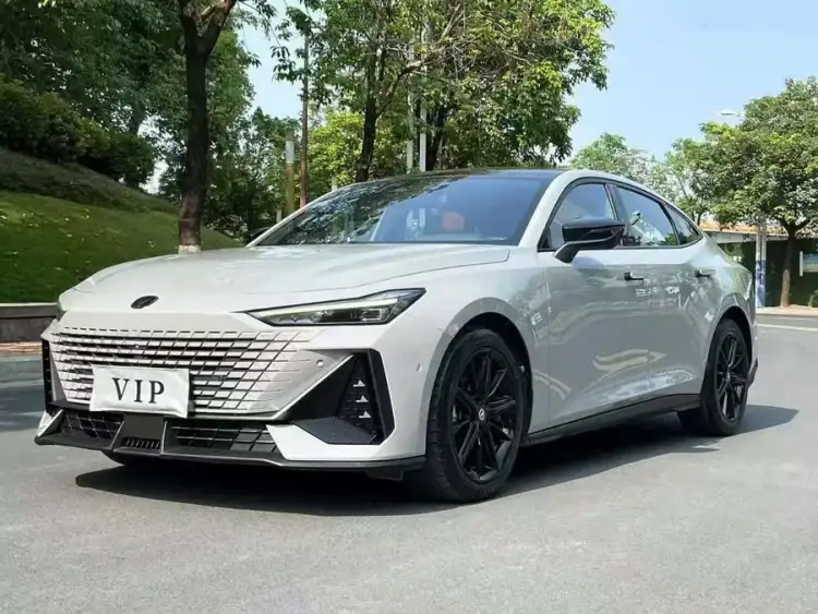 Changan UNI-V 2022 1.5T Smart Navigation Edition