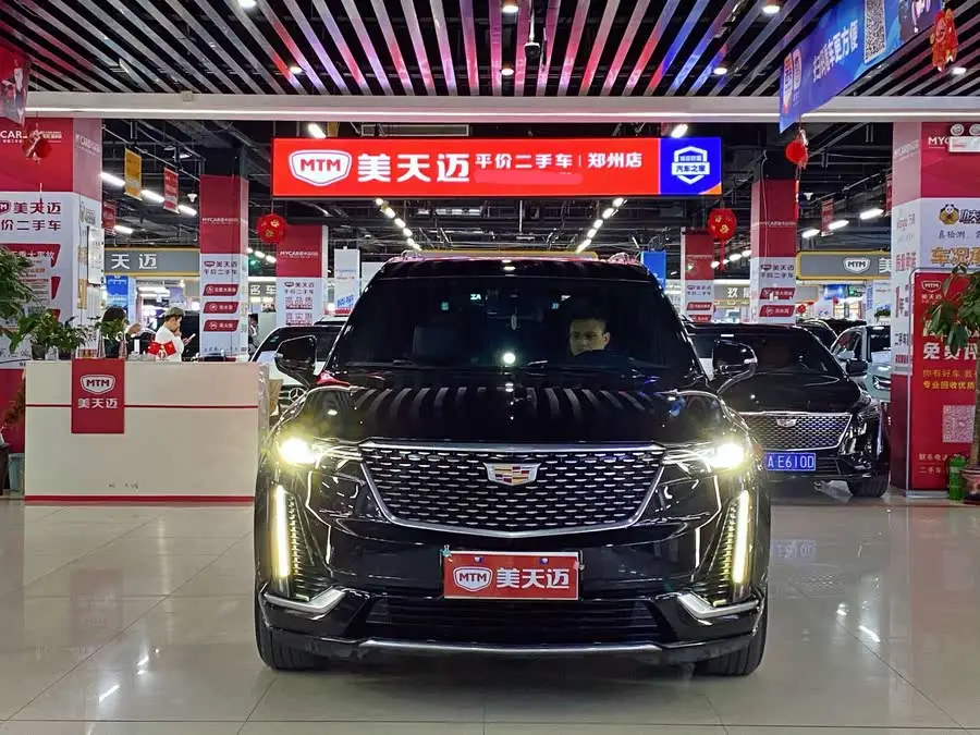 كاديلاك XT6 2021 2.0T طراز ستة مقاعد دفع رباعي