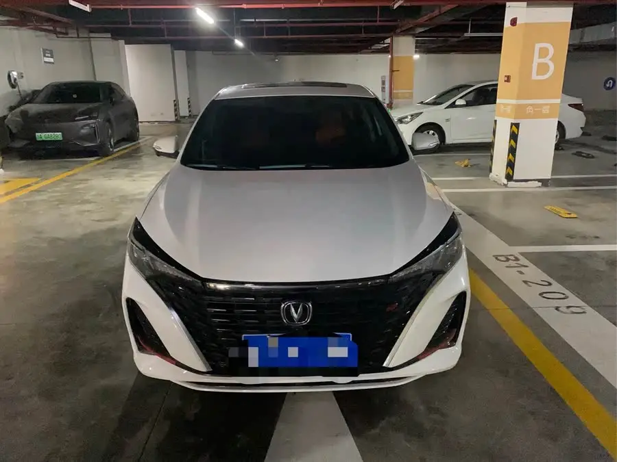 إيدونغ 2022 بلس بلوتو الأزرق NE 1.4T GDI DCT الإصدار الفاخر