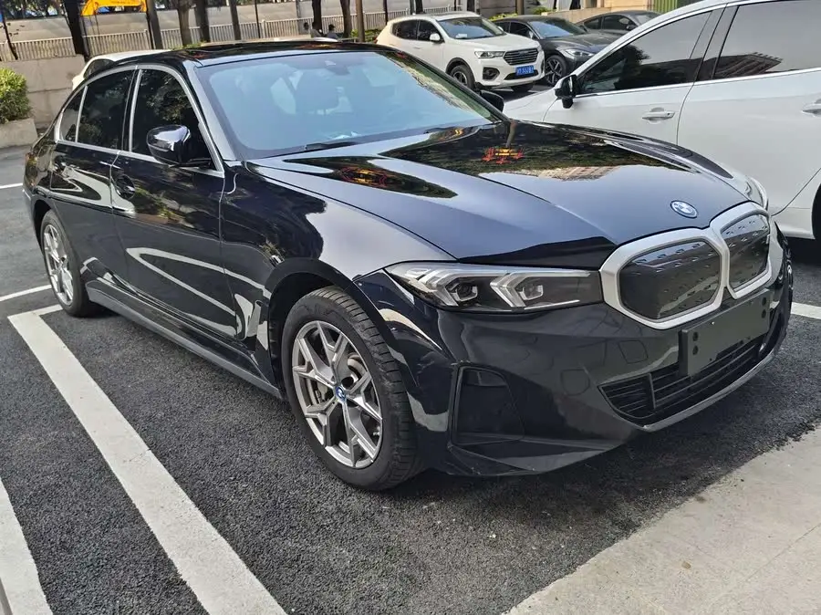 بي إم دبليو i3 2022 eDrive 35 L