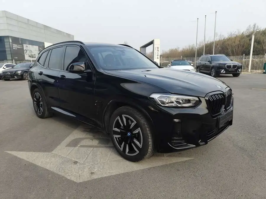 BMW iX3 2023 Leading Edition