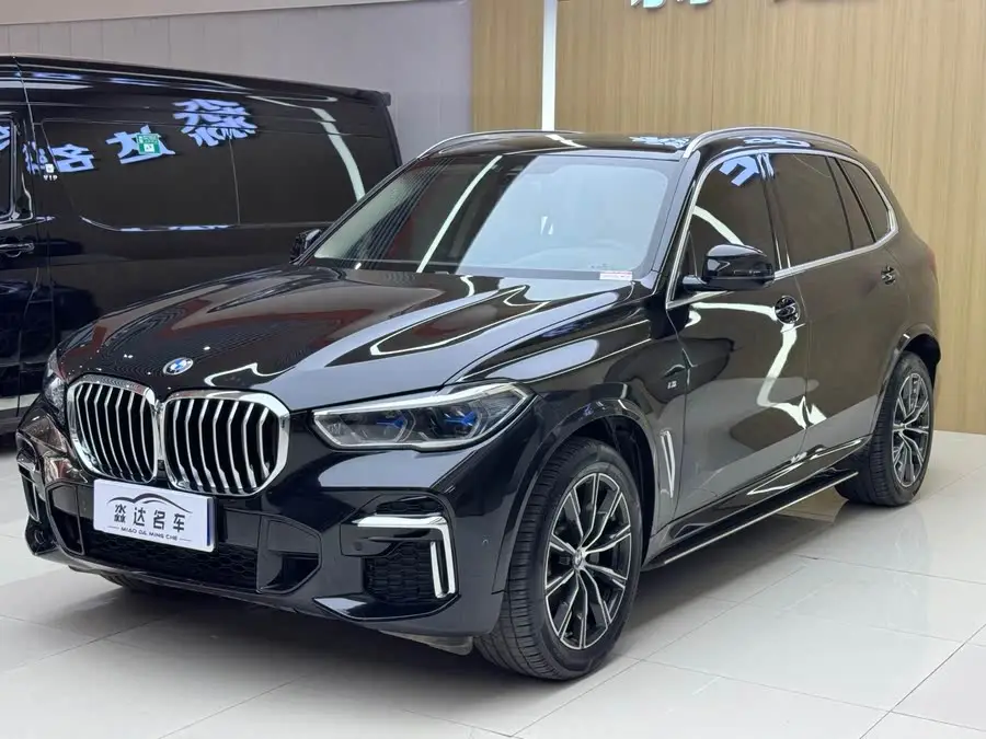 بي إم دبليو X5 2022 xDrive 30Li حزمة M الرياضية الحصرية