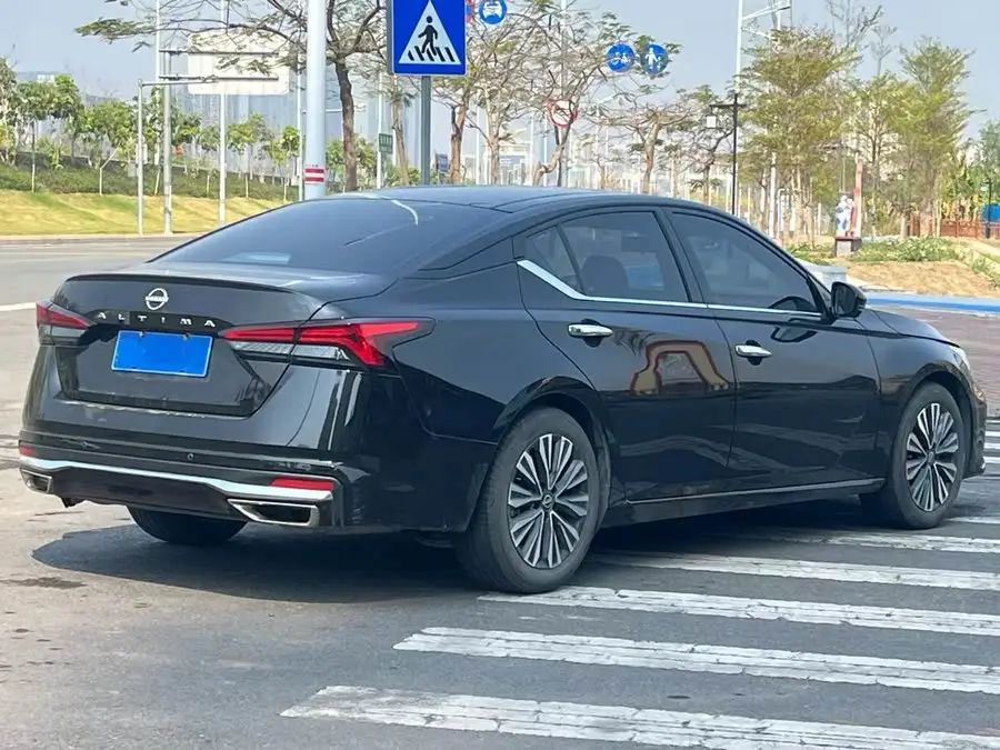 تيانا 2022 نسخة XL-Upr المميزة 2.0 لتر