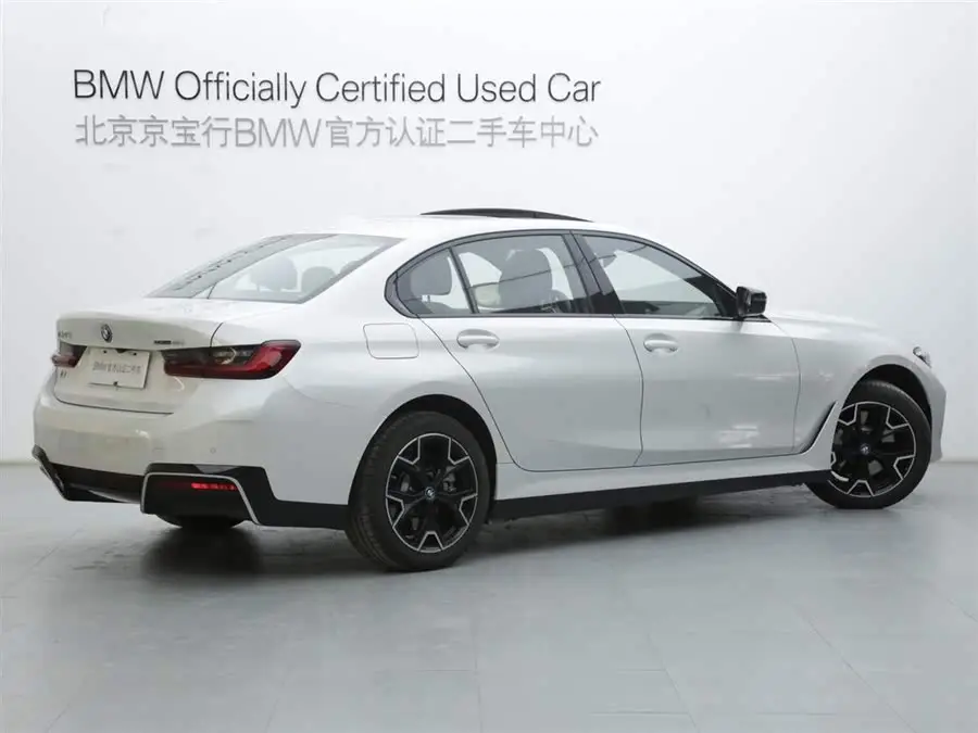 بي إم دبليو i3 2023 eDrive 40 L حزمة رياضية ليلية