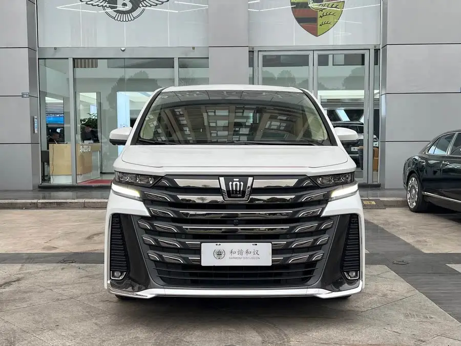 2024 تويوتا ألفارد كراون هايبرد 2.5 لتر إكزكيوتيف إديشن