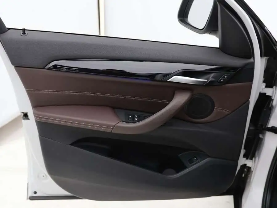 بي إم دبليو X1 2020 sDrive25Li الطراز الرائد