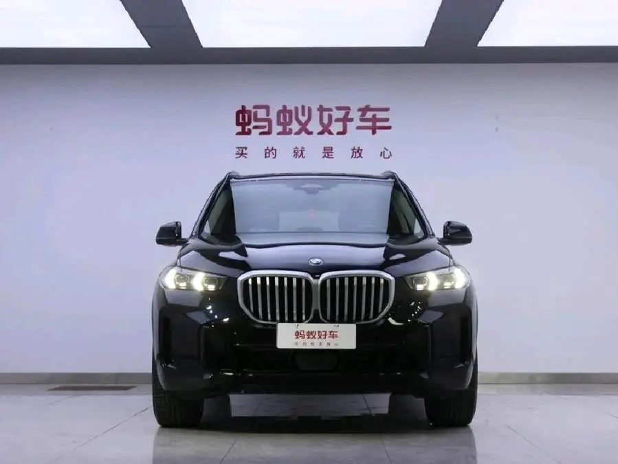 بي إم دبليو X5 2023 xDrive 30Li باقة M الرياضية الفاخرة ذات اللون الأسود الليلي