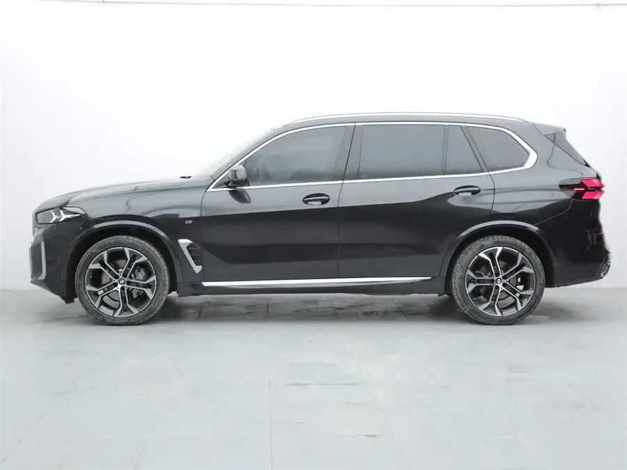 BMW X5 2023 xDrive 30Li M Sport Night Package
