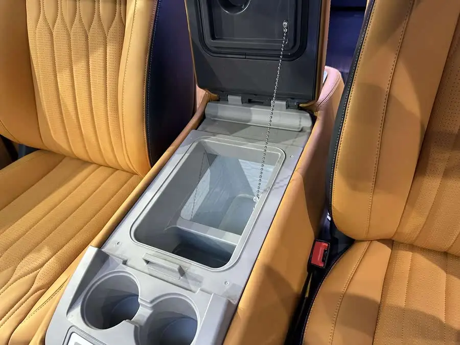 Vito 2020 2.0T Business Edition 7-seater