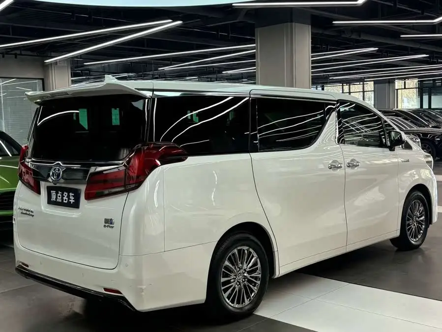 ألڤارد 2021 مزود بمحرك مزدوج 2.5 لتر فئة بريميوم