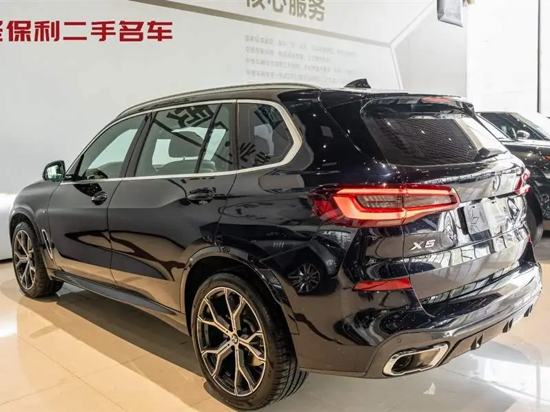 بي إم دبليو X5 2022 طراز مُعدل xDrive 40Li حزمة رياضية M