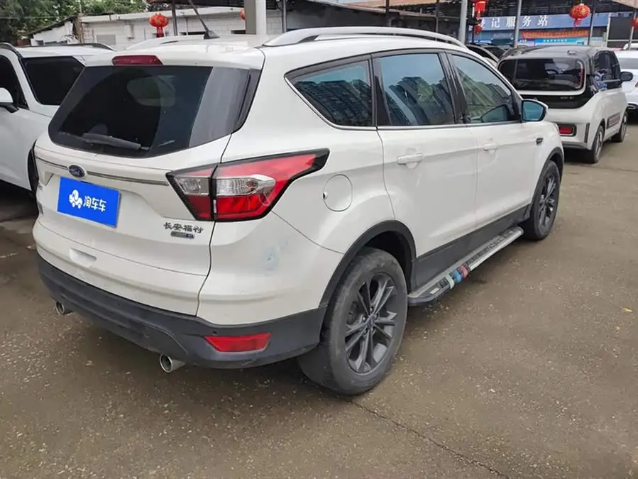 2019 Ford Escape EcoBoost 180 FWD Platinum Edition National V