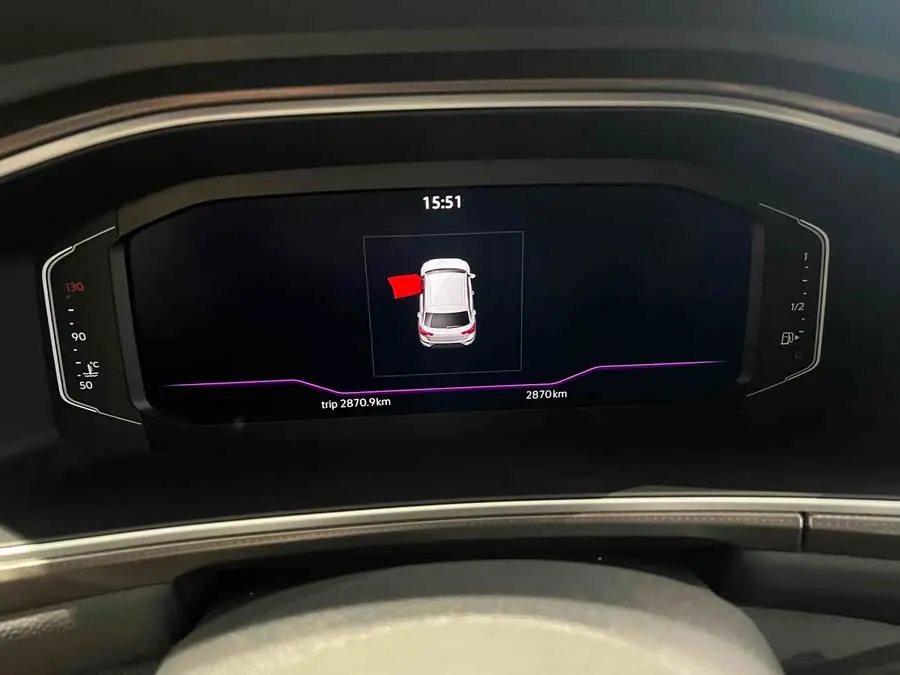 T-ROC 2023 طراز 300 TSI DSG دفع ثنائي إصدار نجمي