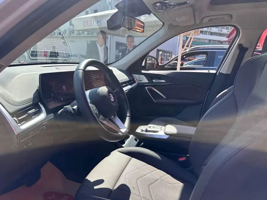 بي إم دبليو X1 2023 xDrive25Li حزمة تصميم X