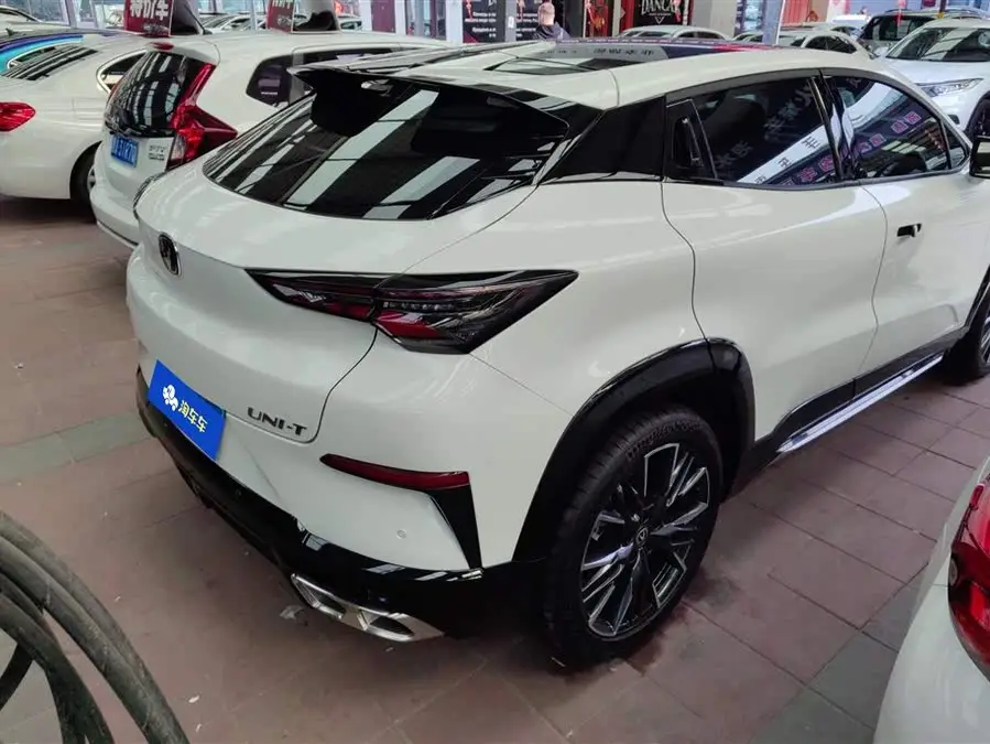 شانجان UNI-T 2023 الطراز الثاني 1.5T النسخة الفاخرة