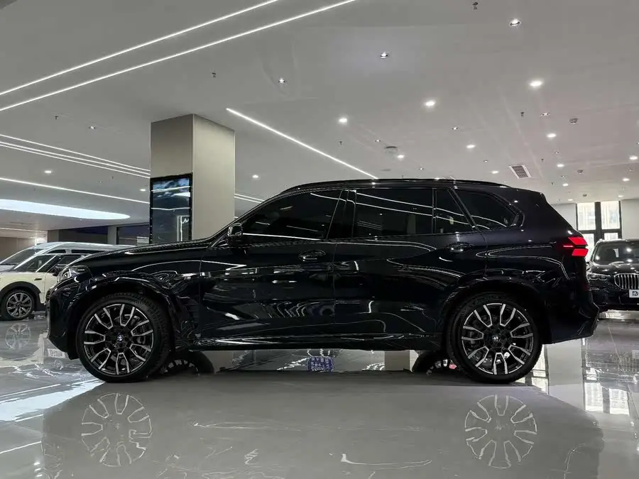 BMW X5 2023 xDrive 40Li M Sport Package
