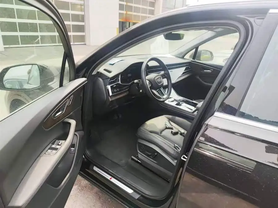 Audi Q7 2023 55 TFSI quattro S line Sport