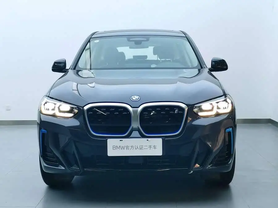 بي إم دبليو iX3 2022 النسخة الرائدة