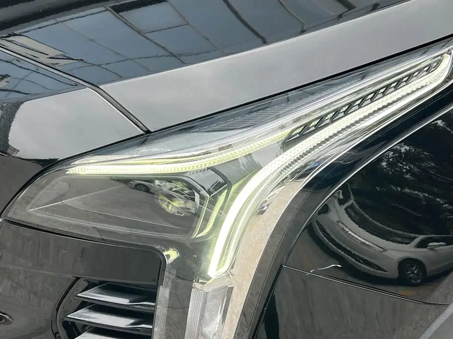 Cadillac XT4 2022 28T FWD Luxury