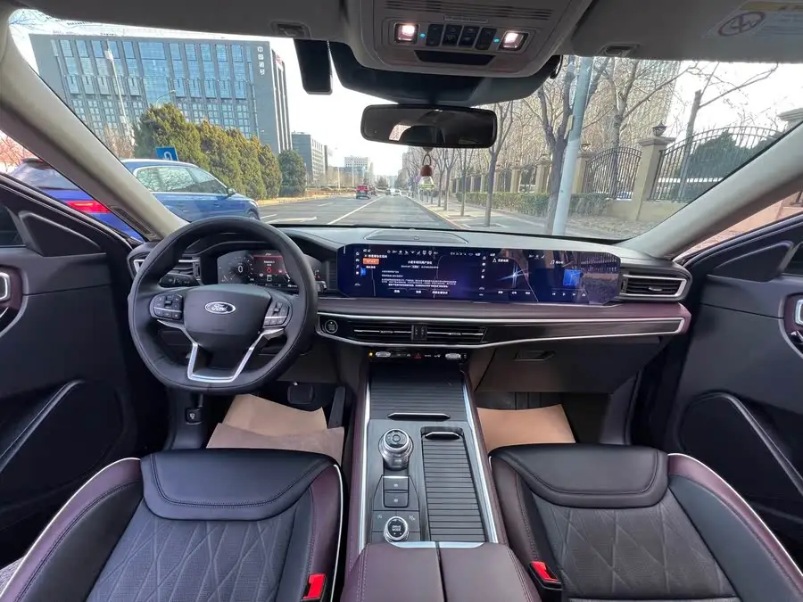 مستكشف 2023 نسخة EcoBoost 285 دفع رباعي Titanium 7 مقاعد