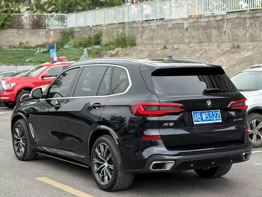 بي إم دبليو X5 2022 طراز مُعدل xDrive 30Li حزمة رياضية M