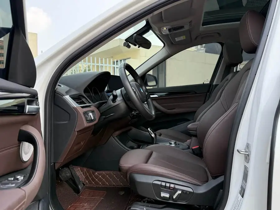 بي إم دبليو X1 2022 sDrive25Li النسخة الرائدة