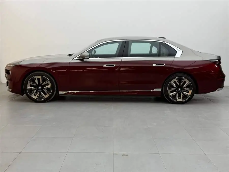 BMW i7 2023 xDrive60L Luxury Package