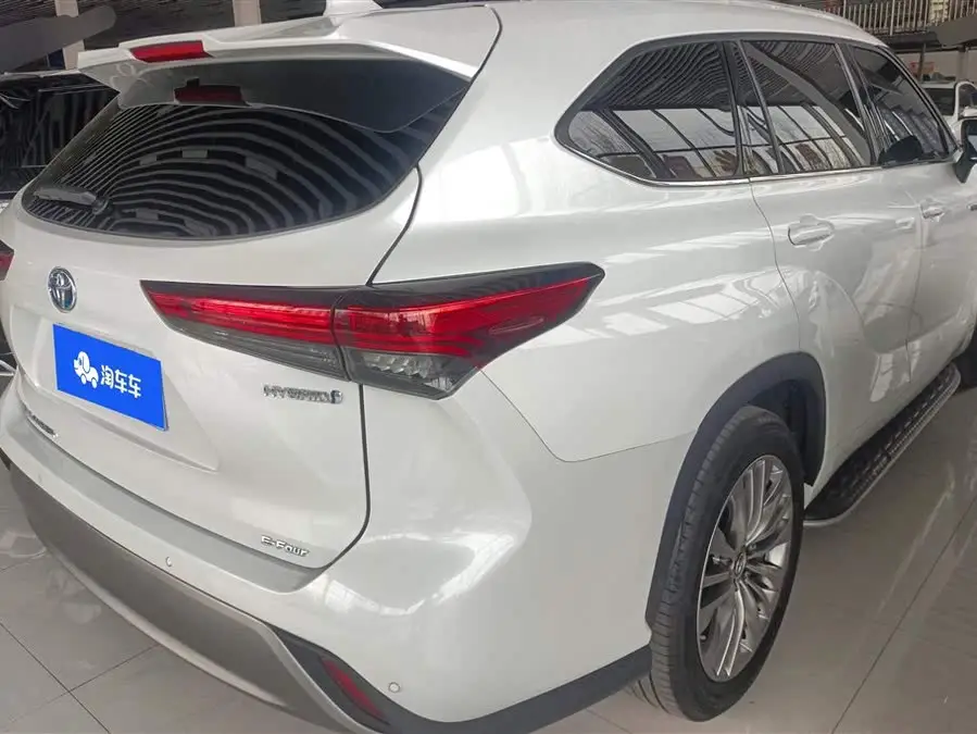 هايلاندر 2022 هايبرد 2.5 لتر دفع رباعي بريميوم 7 مقاعد