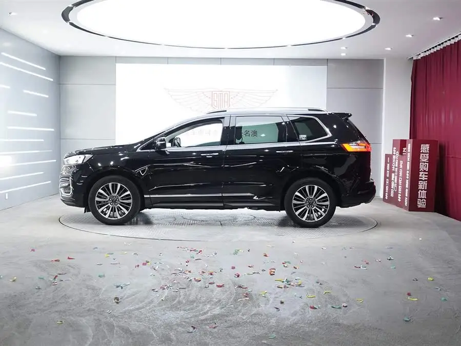 2021 Ford Edge PLUS EcoBoost 245 FWD High-end 7-seater