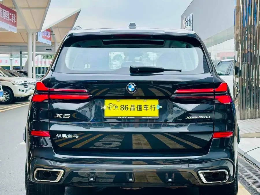 بي إم دبليو X5 2023 xDrive 30Li حزمة M الرياضية الليلية الحصرية