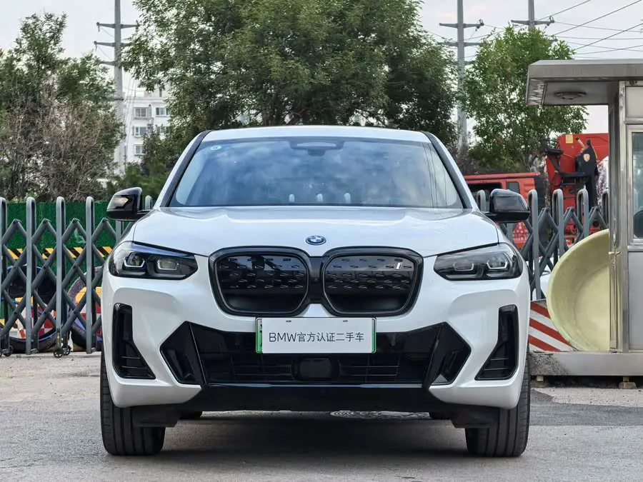 BMW iX3 2023 Leading Edition
