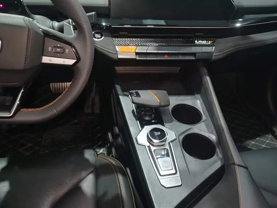 Changan UNI-V 2022 2.0T Ling Su Edition