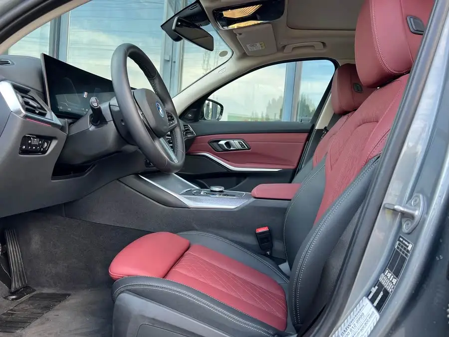 بي إم دبليو i3 2024 eDrive 40 L حزمة الرياضية الليلية