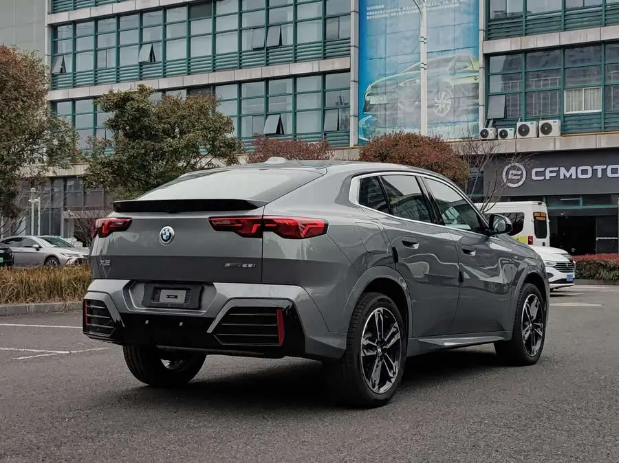 بي إم دبليو X2 (مستورد) 2024 sDrive25i حزمة رياضية M