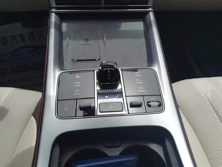 حوت البحر 2023 DM-i 1.5T 121 كم طراز رائد