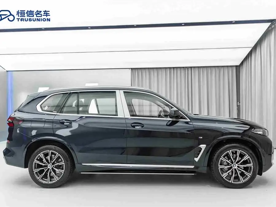 بي إم دبليو X5 2023 xDrive 30Li حزمة M الرياضية