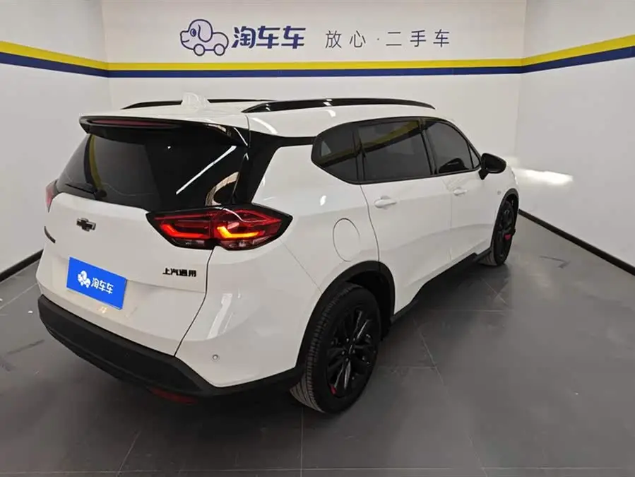 Wuling 2020 Model Light Hybrid Redline 530T Automatic Enjoy Version (5+2 seating)