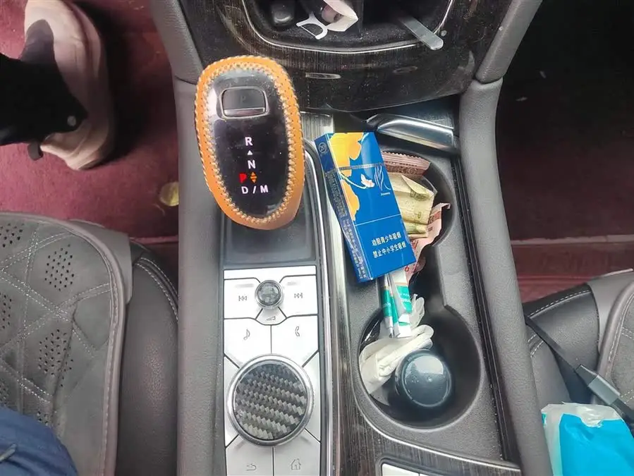 كاديلاك XT6 2022 2.0T نموذج ستة مقاعد دفع ثنائي فاخرة