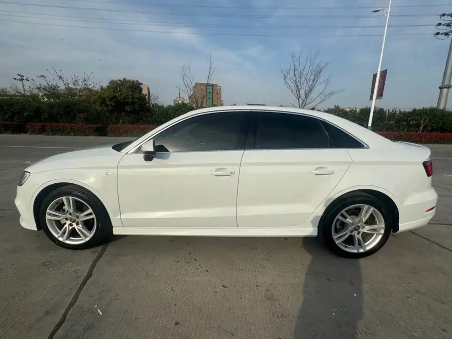 أودي A3 2020 ليموزين 35 TFSI النسخة العصرية الوطنية V