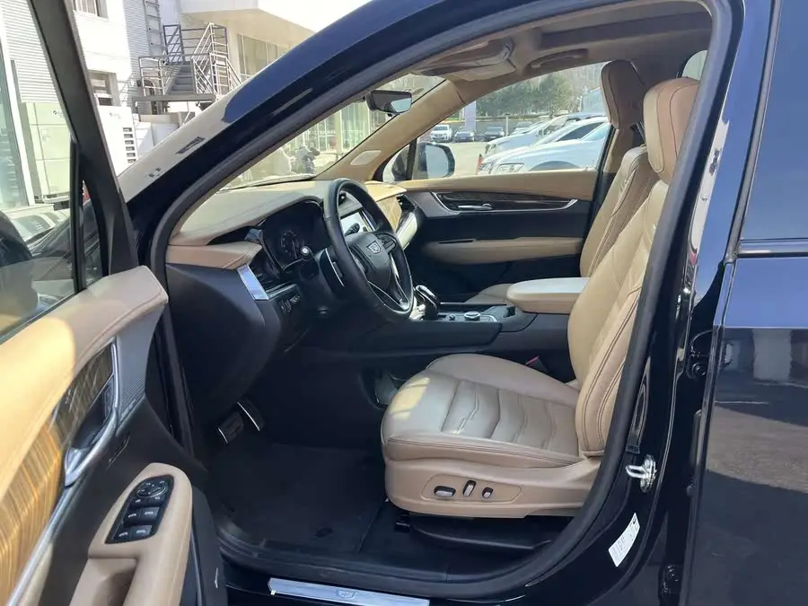 كاديلاك XT6 2022 2.0T ستة مقاعد دفع رباعي بلاتينيوم