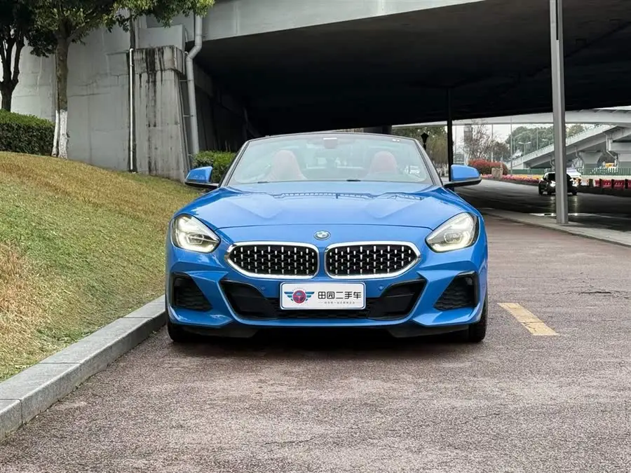 بي إم دبليو Z4 2019 sDrive 25i M حزمة الرياضة الليلية