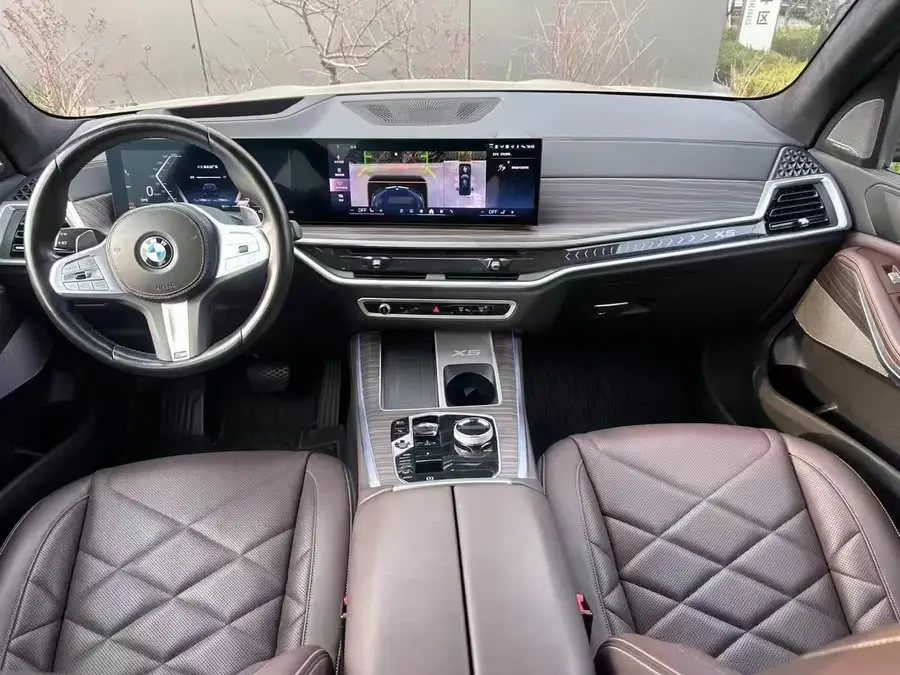 بي إم دبليو X5 2023 xDrive 40Li M حزمة رياضية ليلية