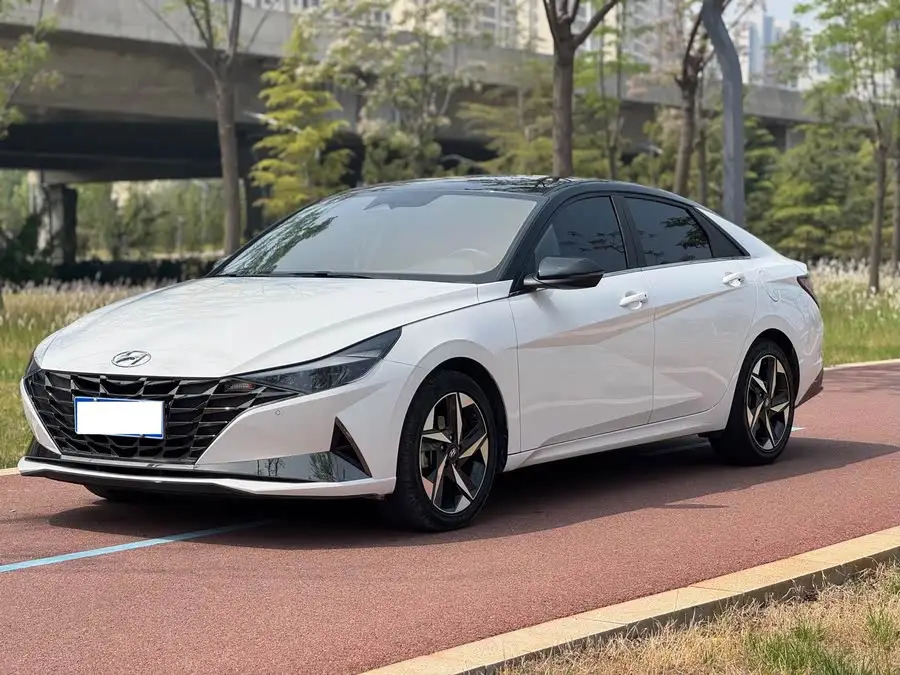 إيلانtra 2022 240TGDi DCT LUX النسخة المتميزة